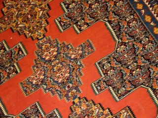 高級ペルシャキリムのセネ産地センターラグ84000