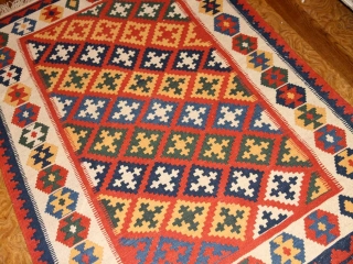 手織りシラズキリムのセンターラグウール65000