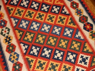 手織りシラズキリムのセンターラグウール65000