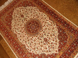 イラン製ペルシャ絨毯クムシルクのセンターラグ60026