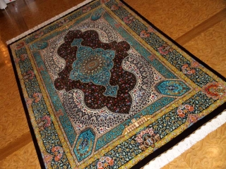 シルクのペルシャラグ高品質手織りイラン製絨毯60008