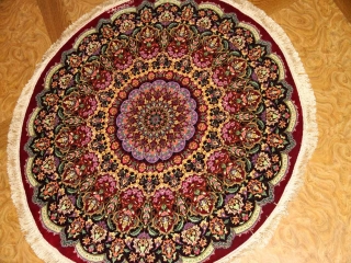 丸いシルクの手織りペルシャ絨毯クム赤い色34647