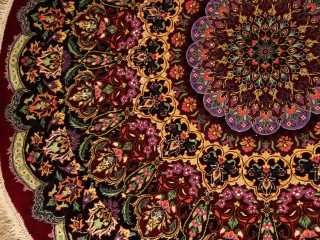 丸いシルクの手織りペルシャ絨毯クム赤い色34647