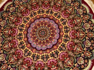 丸いシルクの手織りペルシャ絨毯クム赤い色34647