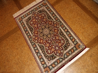 代表的なペルシャ絨毯の模様と色合いクムシルク56085