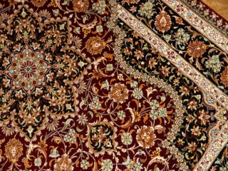 代表的なペルシャ絨毯の模様と色合いクムシルク56085