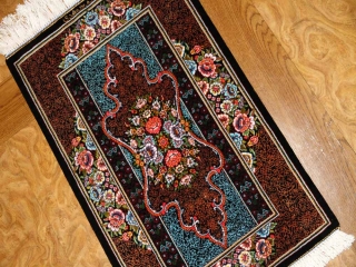 小さい玄関マットとても高品質の手織りペルシャ絨毯クムシルク60056