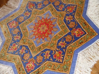 変わってるペルシャ絨毯の形星形、クムシルク57005