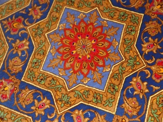 変わってるペルシャ絨毯の形星形、クムシルク57005