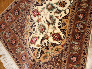 センターラグ手織りペルシャ絨毯タブリーズメダリオンデザインA165000