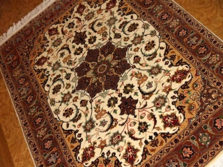 センターラグ手織りペルシャ絨毯タブリーズメダリオンデザインA165000