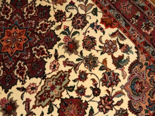 ペルシャ手織りじゅうたんタブリーズのセンターラグ958000