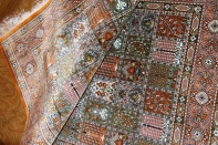 センターラグのペルシャ絨毯ヘシティー模様、イラン直輸入49079