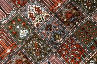 センターラグのペルシャ絨毯ヘシティー模様、イラン直輸入49079