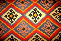 キリムじゅうたんのソファー前シラズ3553