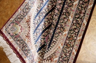 高級シルクのモハラマトデザインペルシャ絨毯56072