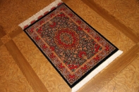 バラいっぱい高級クムシルクペルシャ絨毯56037