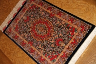 バラいっぱい高級クムシルクペルシャ絨毯56037