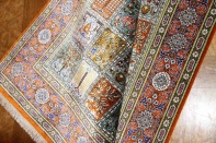 ヘシティーデザイン和風シルクペルシャ絨毯、クム産地イラン輸入49080