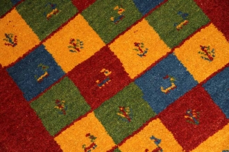 代表的なイラン製のギャッベとてもカラフルな色彩28143