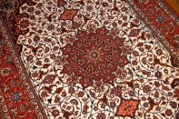 伝統的な手織りイスファハンペルシャ絨毯46312