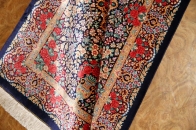 バラいっぱい高級クムシルクペルシャ絨毯56037