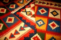 キリムのソファー前シラズジュウタンキリム8067