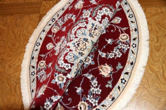 丸い手織りペルシャ絨毯ナイン赤い色24205