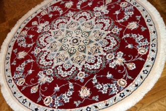 丸い手織りペルシャ絨毯ナイン赤い色24205