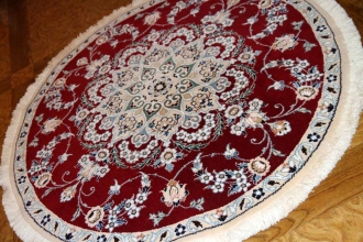 丸い手織りペルシャ絨毯ナイン赤い色24205