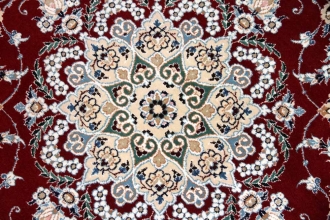 丸い手織りペルシャ絨毯ナイン赤い色24205