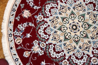 丸い手織りペルシャ絨毯ナイン赤い色24205