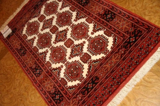 トルケマン産地の手織りペルシャ絨毯玄関マットサイズ26854