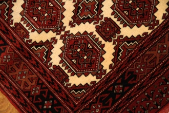 トルケマン産地の手織りペルシャ絨毯玄関マットサイズ26854