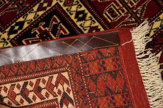 トライバルデザインの手織りペルシャ絨毯トルケマン産27604