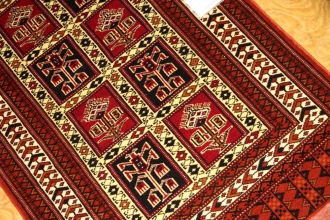 トライバルデザインの手織りペルシャ絨毯トルケマン産27604