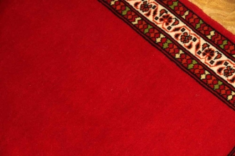 赤い色のトルケマン手織りペルシャ絨毯無地58556