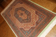 高級ペルシャ絨毯のセンターラグサイズクムシルク100％99417