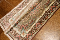 カラフルなクムシルク絨毯手織りペルシャ56078