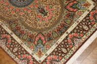 カラフルなクムシルク絨毯手織りペルシャ56078
