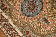 カラフルなクムシルク絨毯手織りペルシャ56078