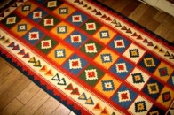 キリムのソファー前シラズジュウタンキリム8067