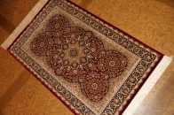 高級玄関マットの手作りペルシャ絨毯赤い色クム産地56060