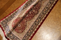 高級玄関マットの手作りペルシャ絨毯赤い色クム産地56060