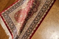 高級玄関マットの手作りペルシャ絨毯赤い色クム産地56060