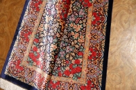 バラいっぱい高級クムシルクペルシャ絨毯56037