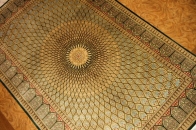 手織りペルシャ絨毯クムシルク、人気ゴンバディデザイン48081