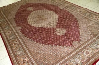 タブリーズ手織りペルシャ絨毯マヒデザイン23037