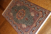 グリーン色の手織りシルク玄関マットペルシャ56075