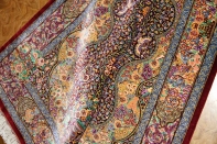 有名工房のジャムシディーセンターラグ、ペルシャ絨毯クムシルク60027